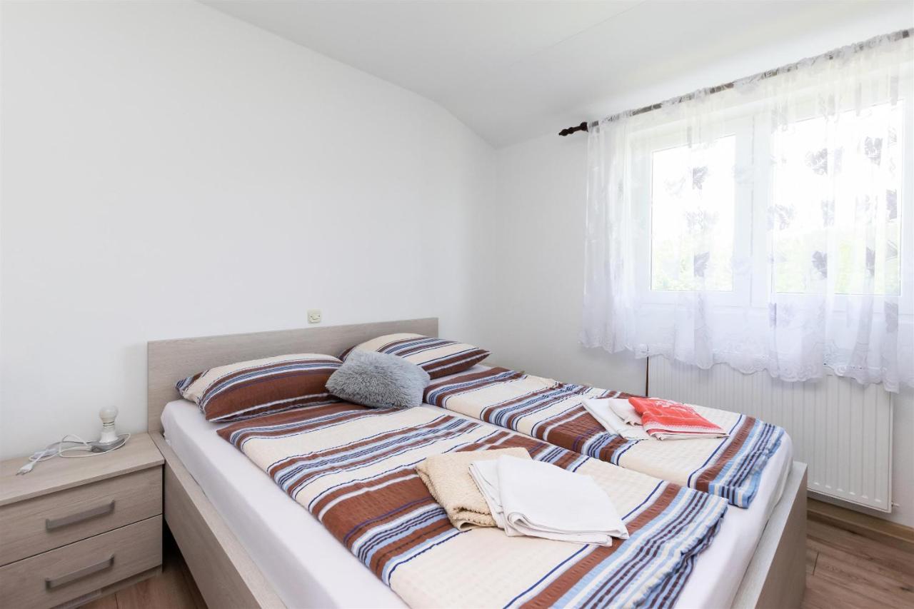 Apartments Boza Lopar Exterior photo