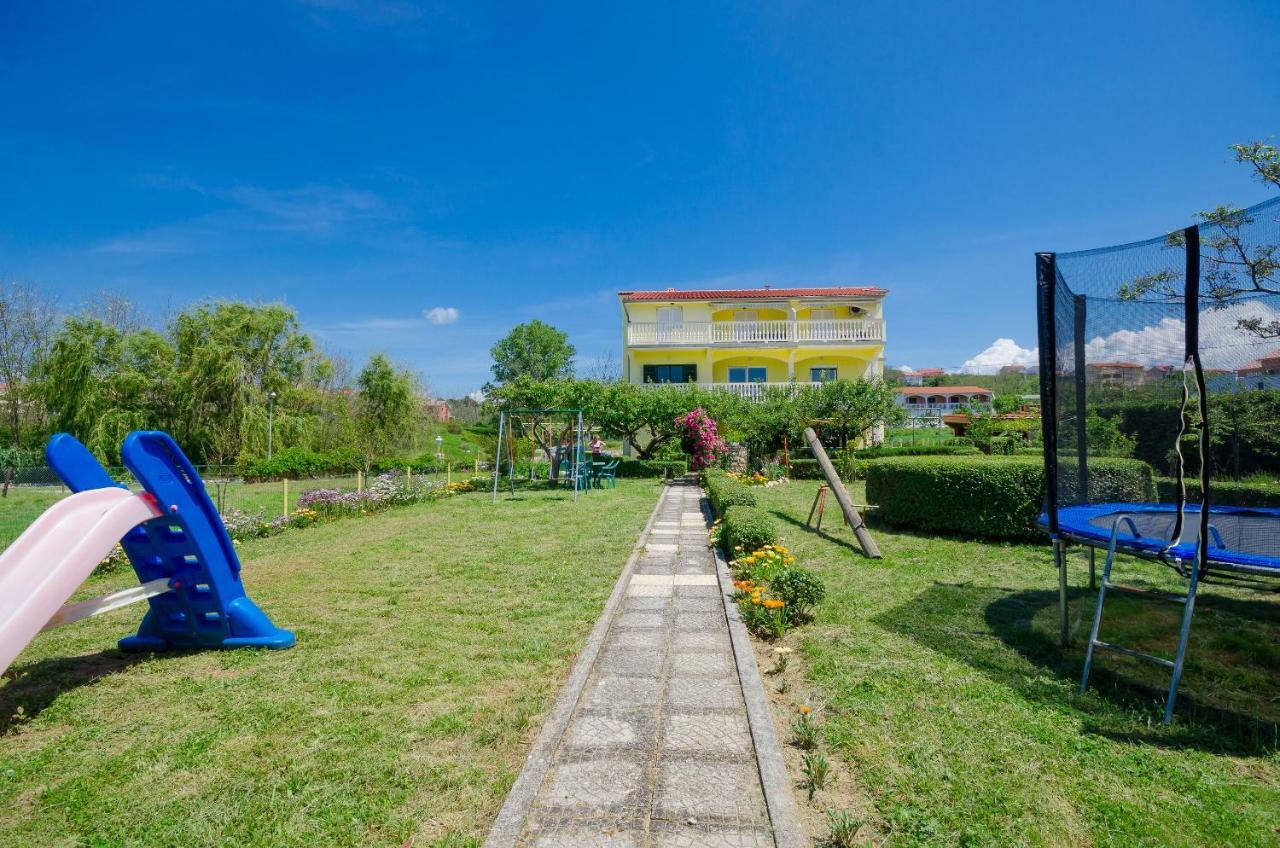 Apartments Boza Lopar Exterior photo