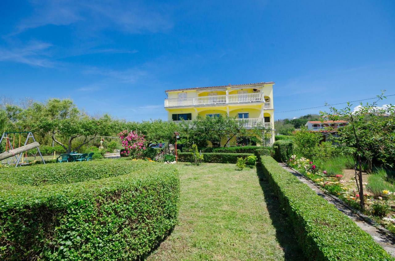 Apartments Boza Lopar Exterior photo